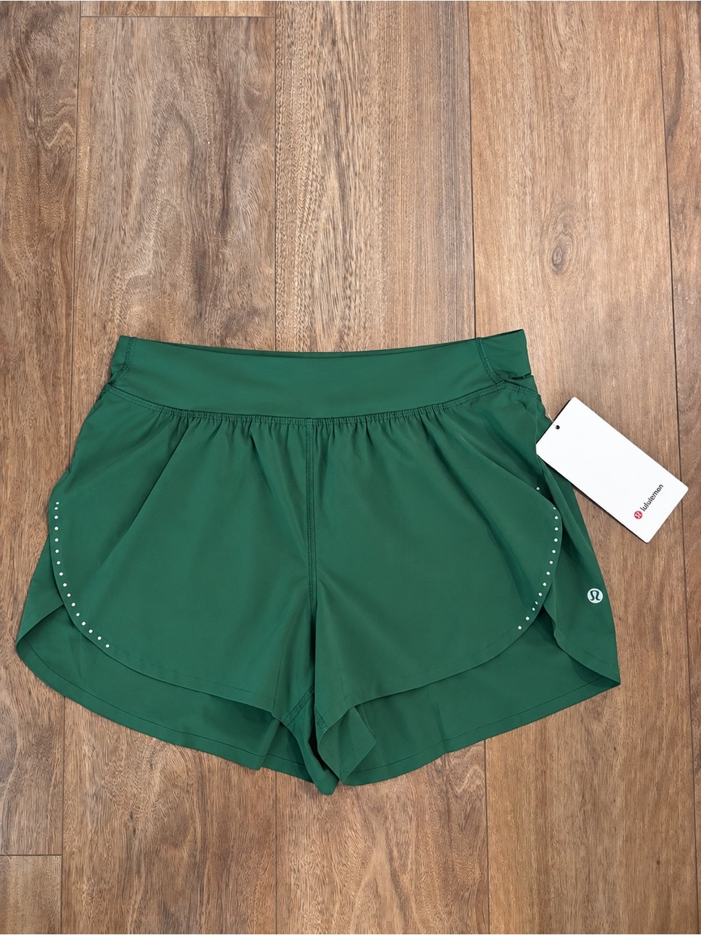 Lululemon High Rise Womens Green Athletic Shorts Size 8 NWT